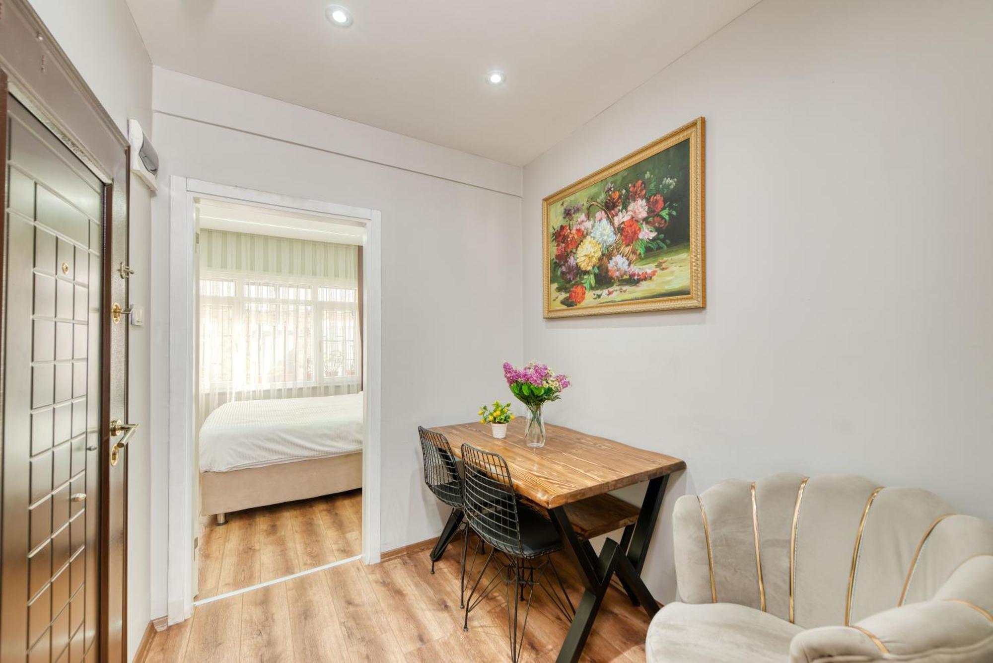 Bright Aparthotel 3*
